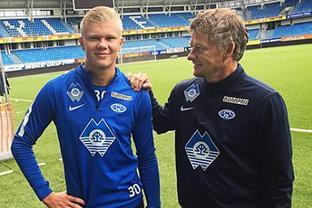 0-1！英意豪门欧冠巅峰对决：7亿战舰连伤两员大将 88分钟惨遭绝杀（0-1！英意豪门欧冠巅峰战：7亿舰队伤退两将，第88分钟吞绝杀）