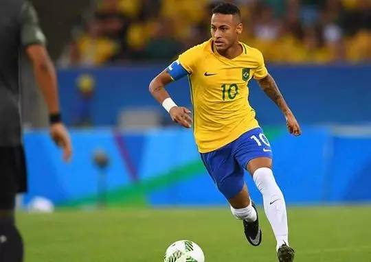 萨利巴：海因策帮了我们很多，他与我们的交流非常多（萨利巴：海因策对我们帮助很大，与我们沟通交流非常频繁）