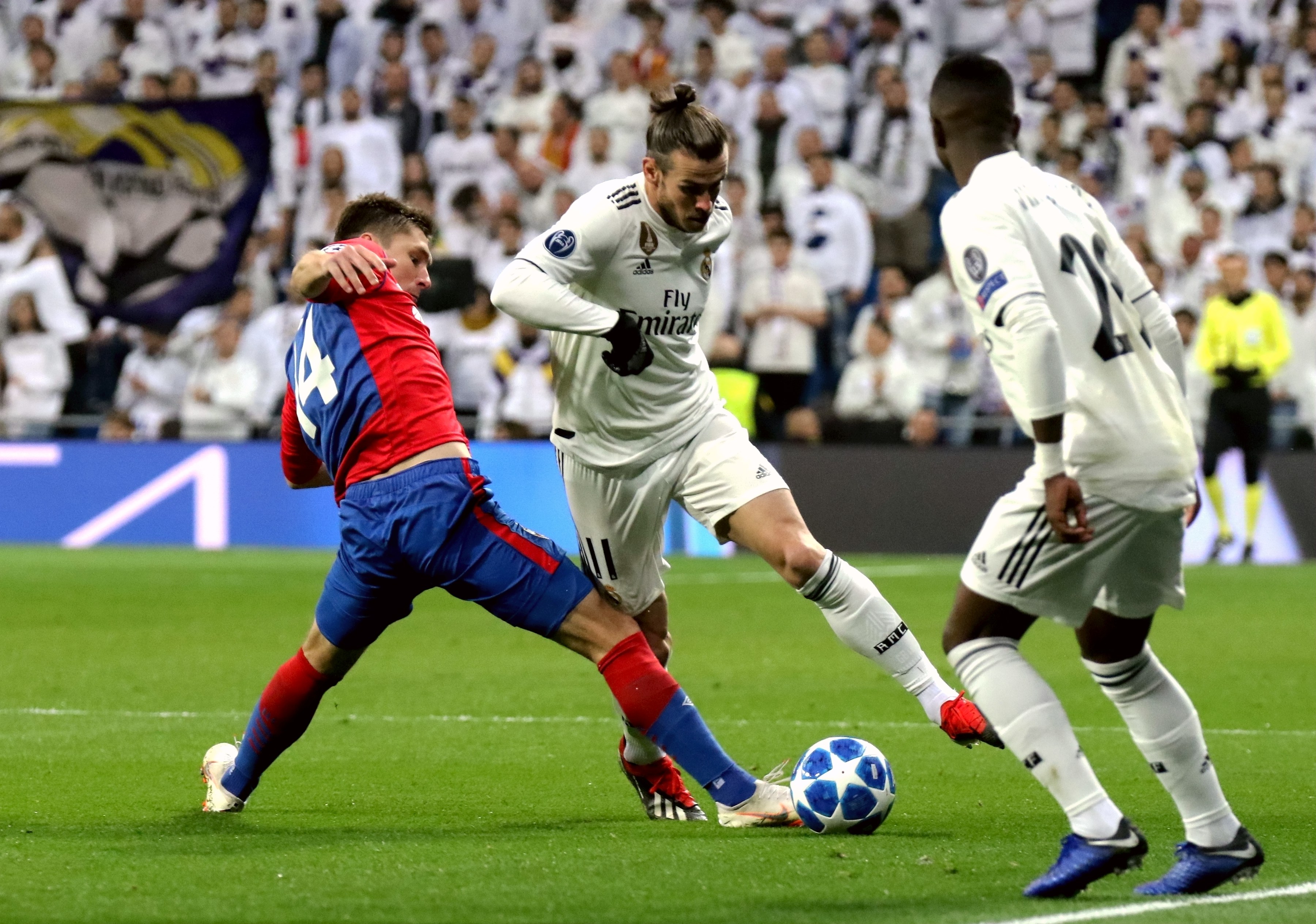 孔帕尼：我们已经给迪亚斯放假了，这样他能在精神上完全恢复（孔帕尼：迪亚斯已获假期，以便彻底恢复精神）