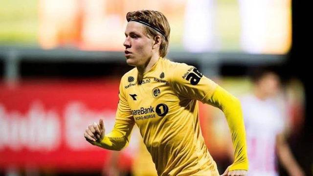 美因茨后卫科尔德甲生涯第9次染红，成德甲历史染红最多球员（美因茨后卫科尔生涯第9张德甲红牌，登上德甲历史红牌榜首）