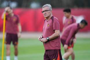 足球比赛的节奏掌控技巧（如何掌控足球比赛节奏）