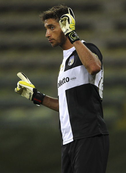 上汽旗下新能源品牌智己汽车赞助中国香港队，赞助费超100万（上汽系新能源品牌智己汽车赞助中国香港队，金额超百万元）